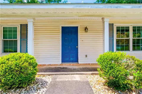 Exterior - 3088 Olde Gate Rd, Mobile, AL 36695 photo 5 of 9