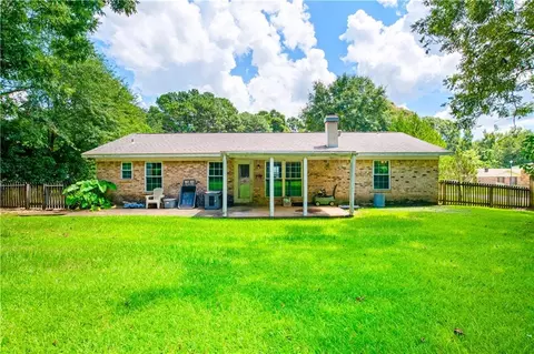 Exterior - 3088 Olde Gate Rd, Mobile, AL 36695 photo 6 of 9
