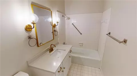 Bath - 111 Place Levert #111, Mobile, AL 36608 photo 3 of 4