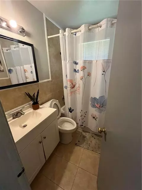 Bath - 4775 Kirkwell Dr, Mobile, AL 36619 photo 2 of 2