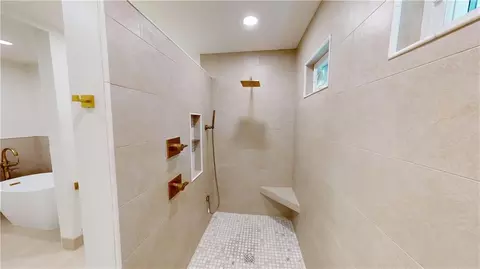 Bath - 22 Hurlbert St, Mobile, AL 36607 photo 2 of 4
