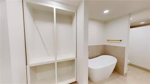 Bath - 22 Hurlbert St, Mobile, AL 36607 photo 3 of 4