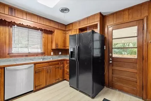 Kitchen - 269 Hillcrest Dr, Mobile, AL 36609 photo 2 of 2