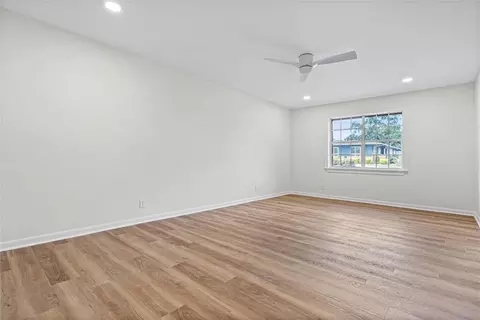 Living - 241 Suzanne Cir, Mobile, AL 36608 photo 7 of 7