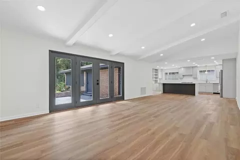 Living - 241 Suzanne Cir, Mobile, AL 36608 photo 4 of 7