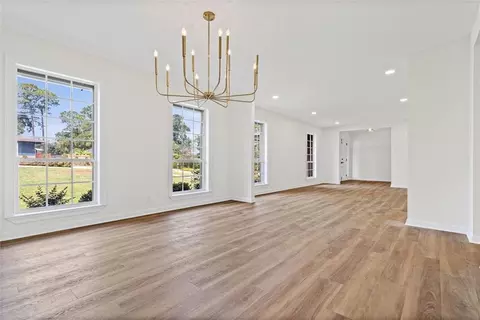 Living - 241 Suzanne Cir, Mobile, AL 36608 photo 3 of 7