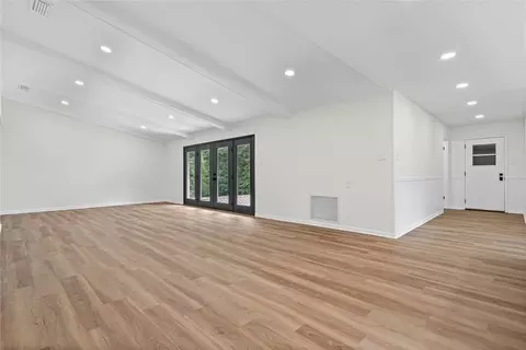 Living - 241 Suzanne Cir, Mobile, AL 36608 photo 5 of 7