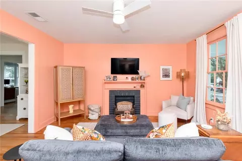 Living - 259 Crenshaw St, Mobile, AL 36606 photo 2 of 3