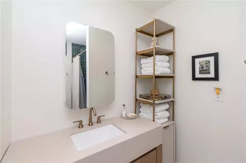 Bath - 259 Crenshaw St, Mobile, AL 36606 photo 1 of 3
