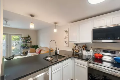 Kitchen - 3655 Old Shell Rd #604, Mobile, AL 36608 photo 2 of 3