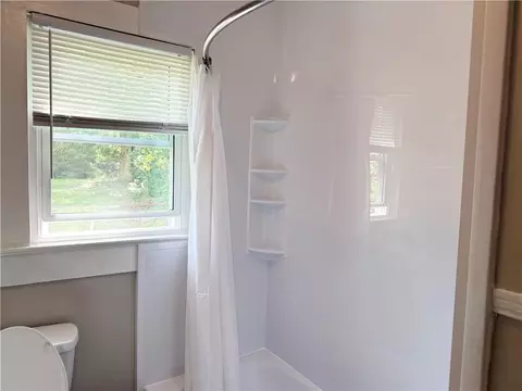 Bath - 1820 Riverside Dr, Mobile, AL 36605 photo 2 of 2