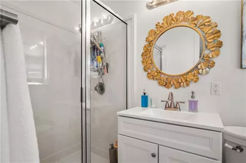 Bath - 205 Wacker Ln S, Mobile, AL 36608 photo 2 of 2
