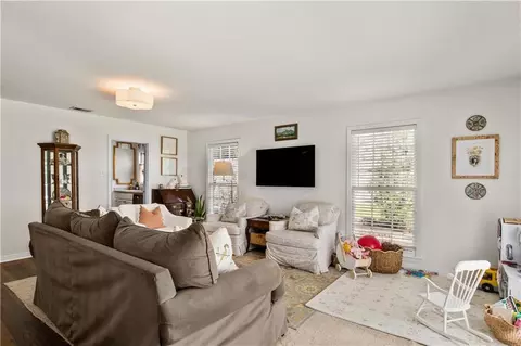 Living - 205 Wacker Ln S, Mobile, AL 36608 photo 1 of 2