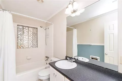 Bath - 3256 Zimlich Ave, Mobile, AL 36608 photo 2 of 2