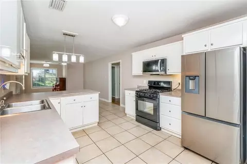Kitchen - 3256 Zimlich Ave, Mobile, AL 36608 photo 3 of 5