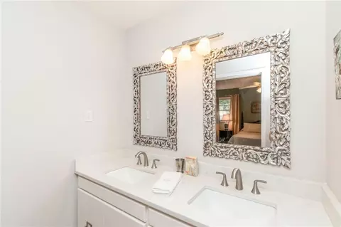 Bath - 3520 Springwood Dr E, Mobile, AL 36608 photo 2 of 5