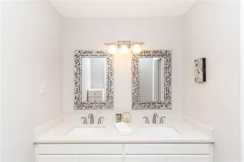 Bath - 3520 Springwood Dr E, Mobile, AL 36608 photo 1 of 5