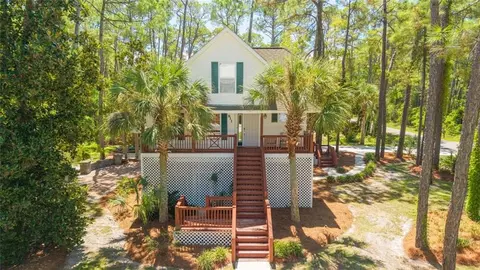 911 Lavigne Pl, Dauphin Island, AL 36528