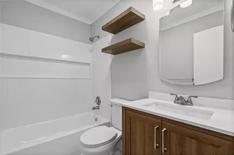 Bath - 1081 Valley View Ct, Mobile, AL 36695 photo 2 of 2