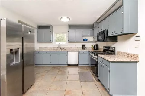 Kitchen - 288 Mayflower St, Mobile, AL 36609 photo 2 of 4