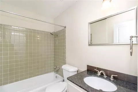 Bath - 288 Mayflower St, Mobile, AL 36609 photo 1 of 2