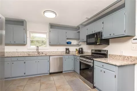 Kitchen - 288 Mayflower St, Mobile, AL 36609 photo 3 of 4