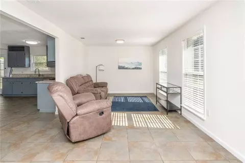 Living - 288 Mayflower St, Mobile, AL 36609 photo 2 of 3