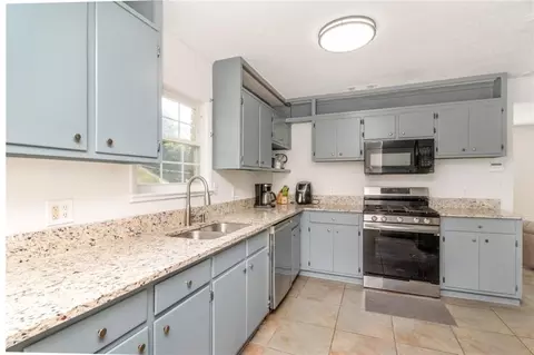 Kitchen - 288 Mayflower St, Mobile, AL 36609 photo 4 of 4