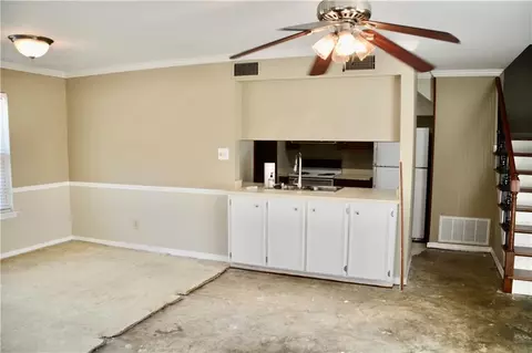 Living - 6421 Cedar Bend Ct #A, Mobile, AL 36608 photo 5 of 6