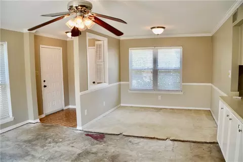 Living - 6421 Cedar Bend Ct #A, Mobile, AL 36608 photo 6 of 6