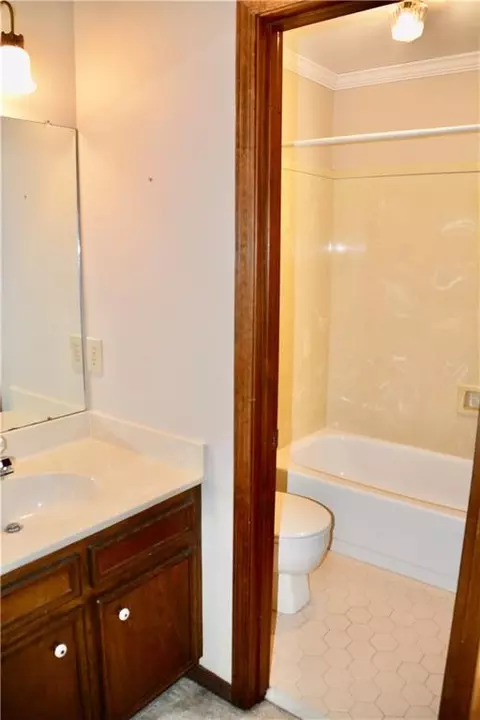 Bath - 6421 Cedar Bend Ct #A, Mobile, AL 36608 photo 2 of 2