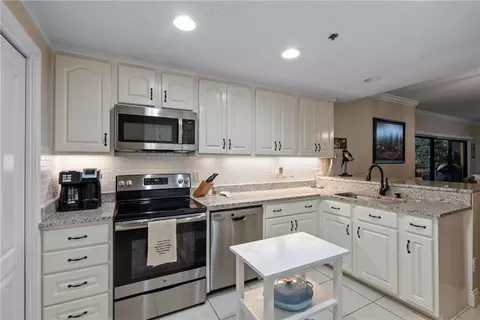 Kitchen - 100 Tower Dr #101, Daphne, AL 36526 photo 4 of 5
