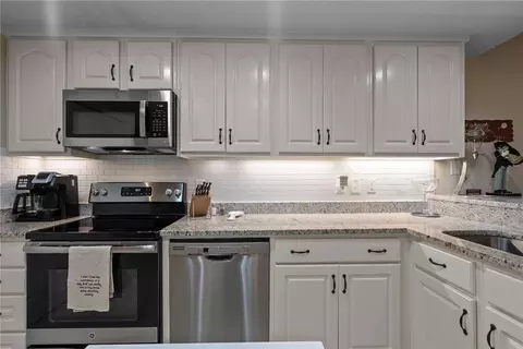 Kitchen - 100 Tower Dr #101, Daphne, AL 36526 photo 3 of 5