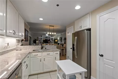 Kitchen - 100 Tower Dr #101, Daphne, AL 36526 photo 1 of 5