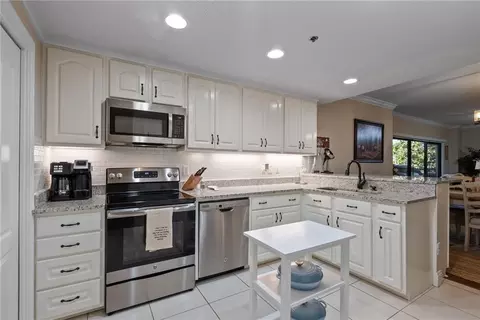 Kitchen - 100 Tower Dr #101, Daphne, AL 36526 photo 2 of 5