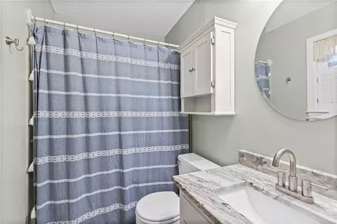 Bath - 3058 Longleaf Dr, Mobile, AL 36693 photo 2 of 2
