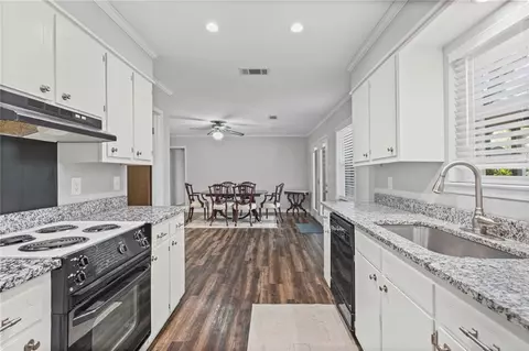 Entry Way - 3058 Longleaf Dr, Mobile, AL 36693 photo 1 of 1