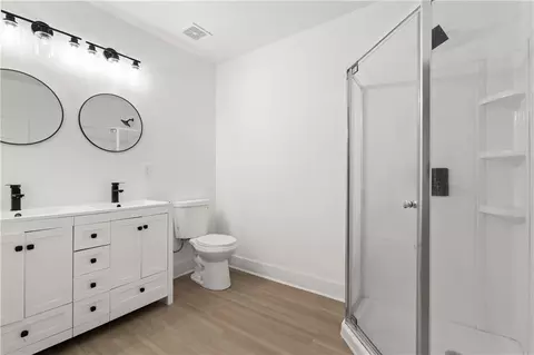 Bath - 3105 Emogene St, Mobile, AL 36606 photo 1 of 2