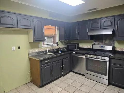 1713 Phillips Ln, Mobile, AL 36618 photo 2