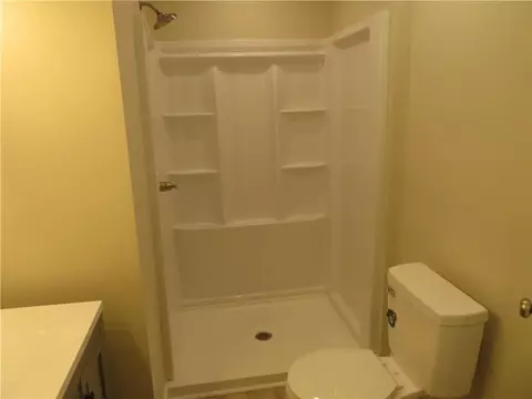 Bath - 2305 Emogene St, Mobile, AL 36606 photo 2 of 3