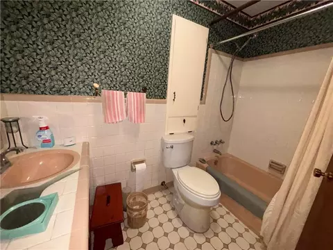 Bath - 720 Brannon Rd W, Mobile, AL 36693 photo 1 of 2