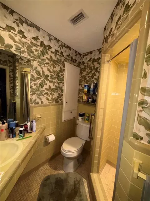 Bath - 720 Brannon Rd W, Mobile, AL 36693 photo 2 of 2