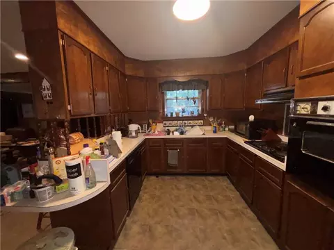 Kitchen - 720 Brannon Rd W, Mobile, AL 36693 photo 2 of 2