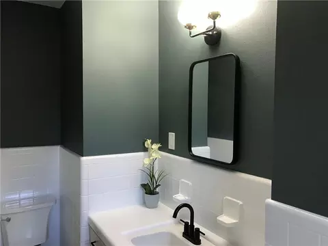 Bath - 3858 Hillcrest Ln, Mobile, AL 36693 photo 2 of 2