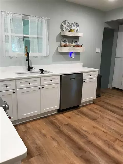 Kitchen - 3858 Hillcrest Ln, Mobile, AL 36693 photo 3 of 6