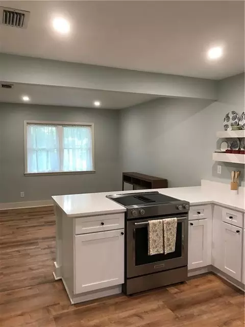 Kitchen - 3858 Hillcrest Ln, Mobile, AL 36693 photo 2 of 6