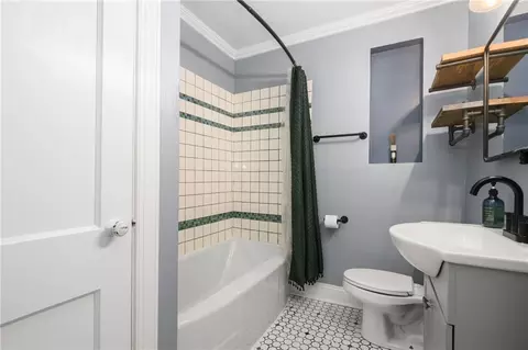 Bath - 359 Pineview Ln W, Mobile, AL 36608 photo 1 of 1