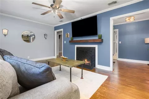 Living - 359 Pineview Ln W, Mobile, AL 36608 photo 1 of 2