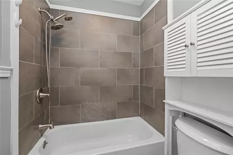 Bath - 7400 A Griffice Rd, Mobile, AL 36618 photo 5 of 8