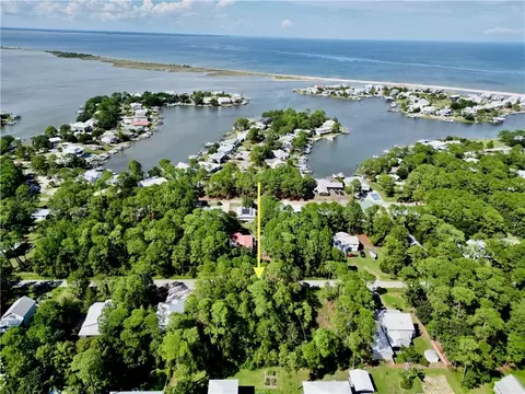 309 Chenault Ave, Dauphin Island, AL 36528